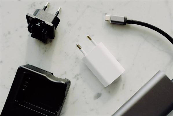 Skab den ultimative fleksibilitet til at tilslutte enheder med USB-C kabler fra Av-Cables.dk