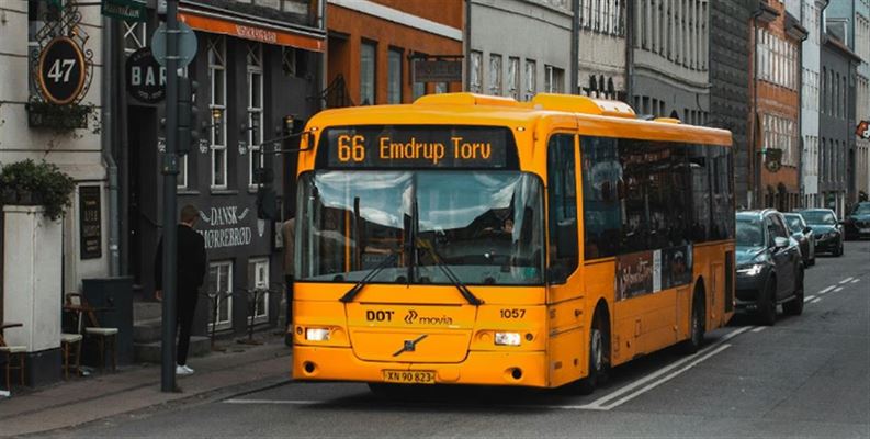 Sådan skiller du dig ud med busreklamer
